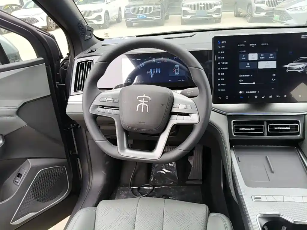 BYD L DM-i 2026 — фото 11