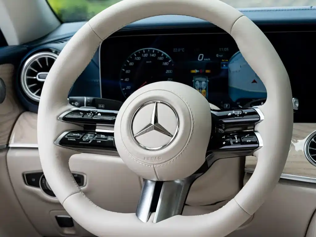 Mercedes-Benz E-Class 2023 — фото 8