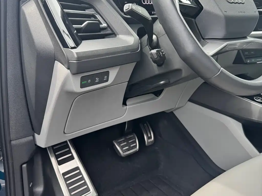 Audi Q5 e-tron 2022 — фото 14