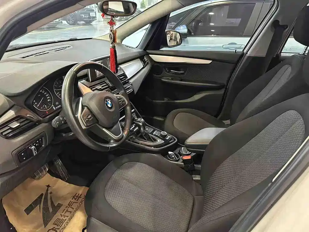 BMW 2 Series Active Tourer 2015 — фото 12