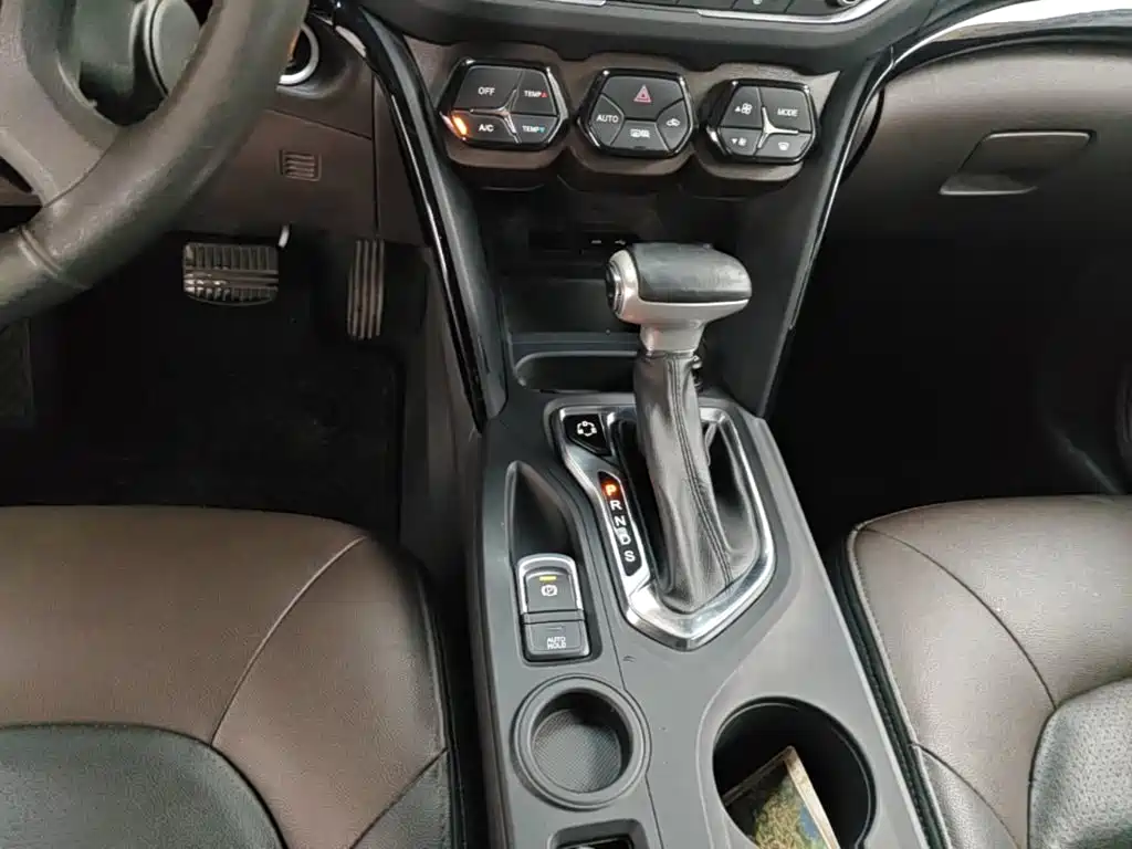 GAC Trumpchi GS4 2016 — фото 14
