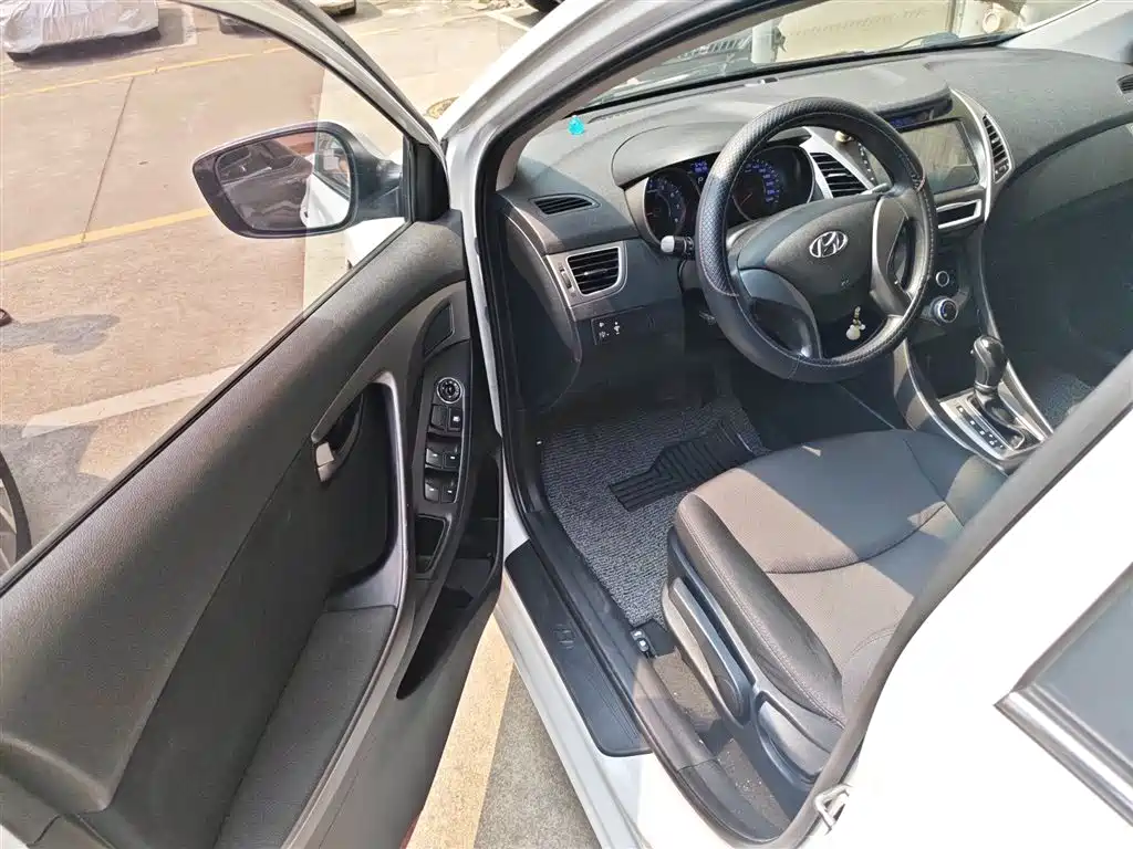 Hyundai Elantra Langdong 2017 — фото 14