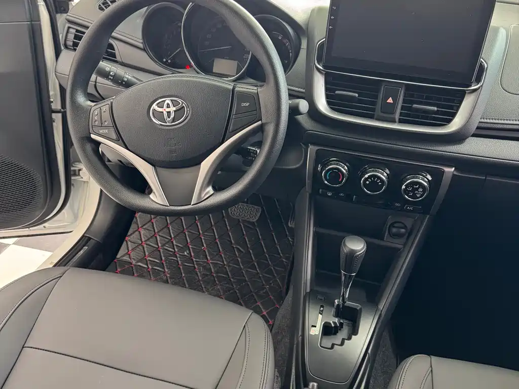 Toyota Yaris L 2022 — фото 7