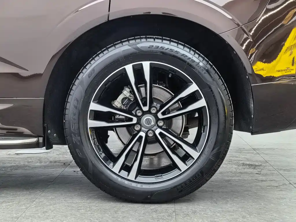 Volvo XC60 2018 — фото 16