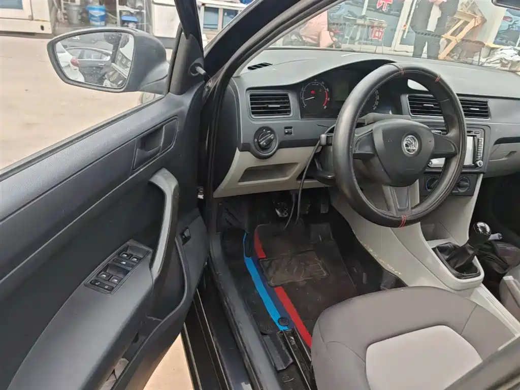 Skoda Rapid 2015 — фото 16