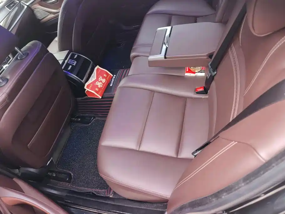 BMW 5 Series 2015 — фото 11