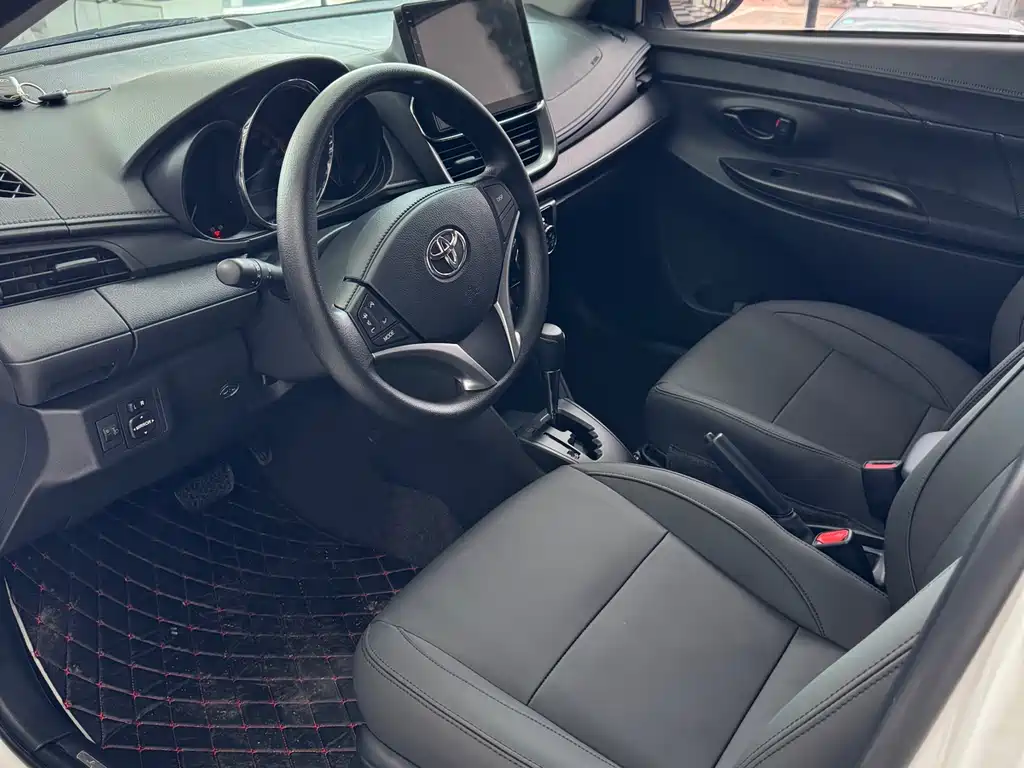 Toyota Yaris L 2022 — фото 4
