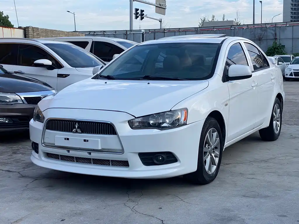 Mitsubishi Lancer EX 2013