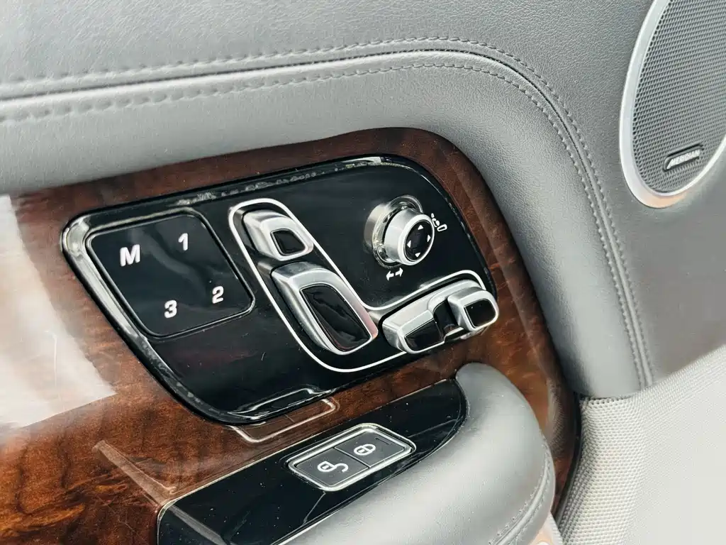 Land Rover Range Rover 2021 — фото 16