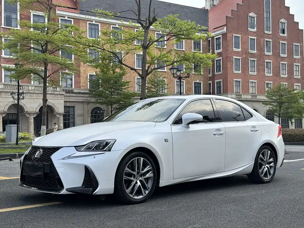 Lexus IS 2018 — фото 2