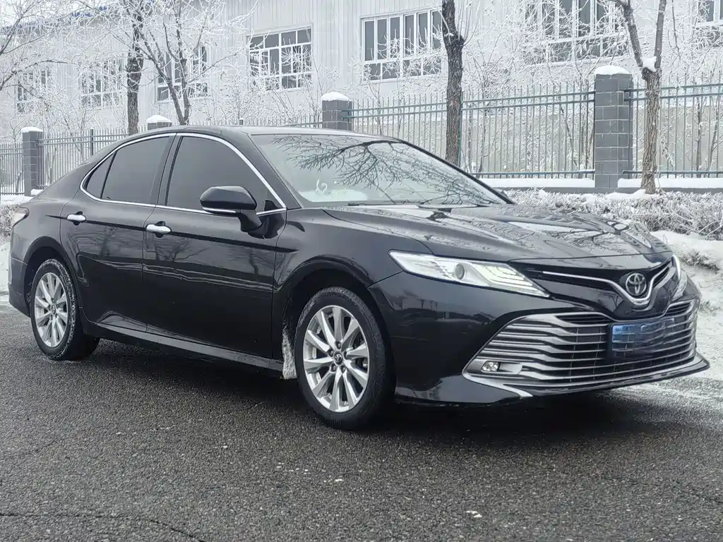 Toyota Camry 2019 — фото 3