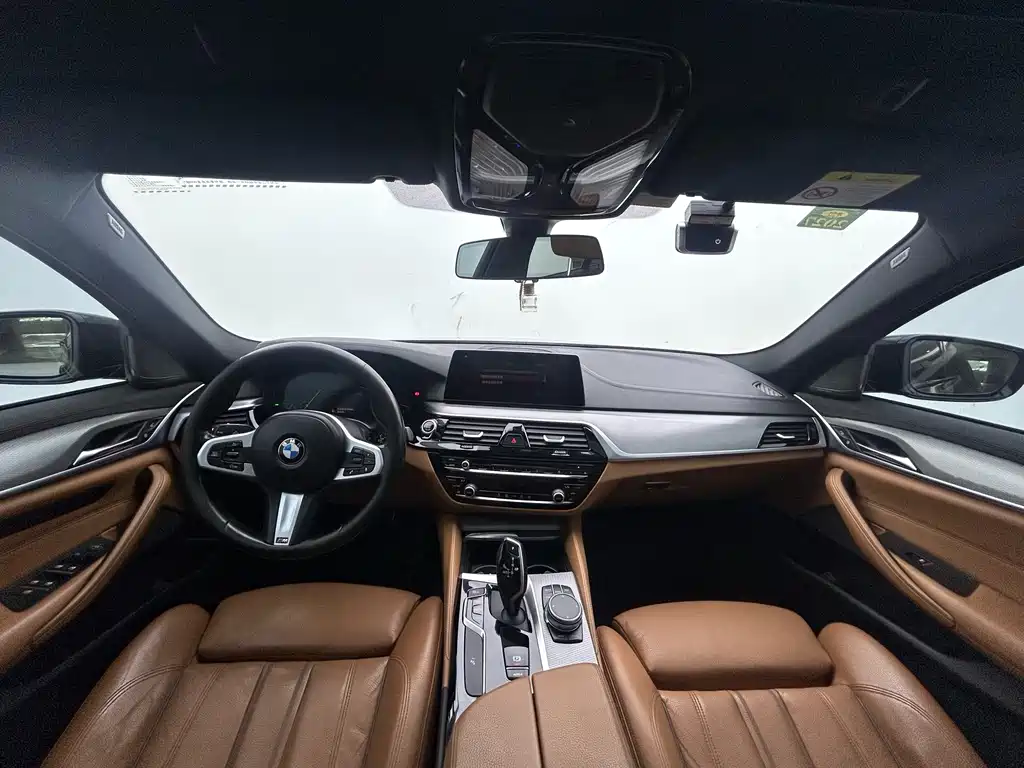 BMW 5 Series 2019 — фото 14