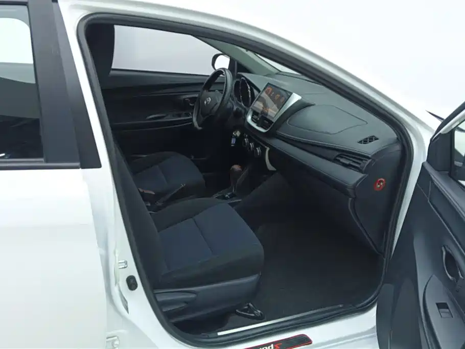 Toyota Yaris L 2018 — фото 8