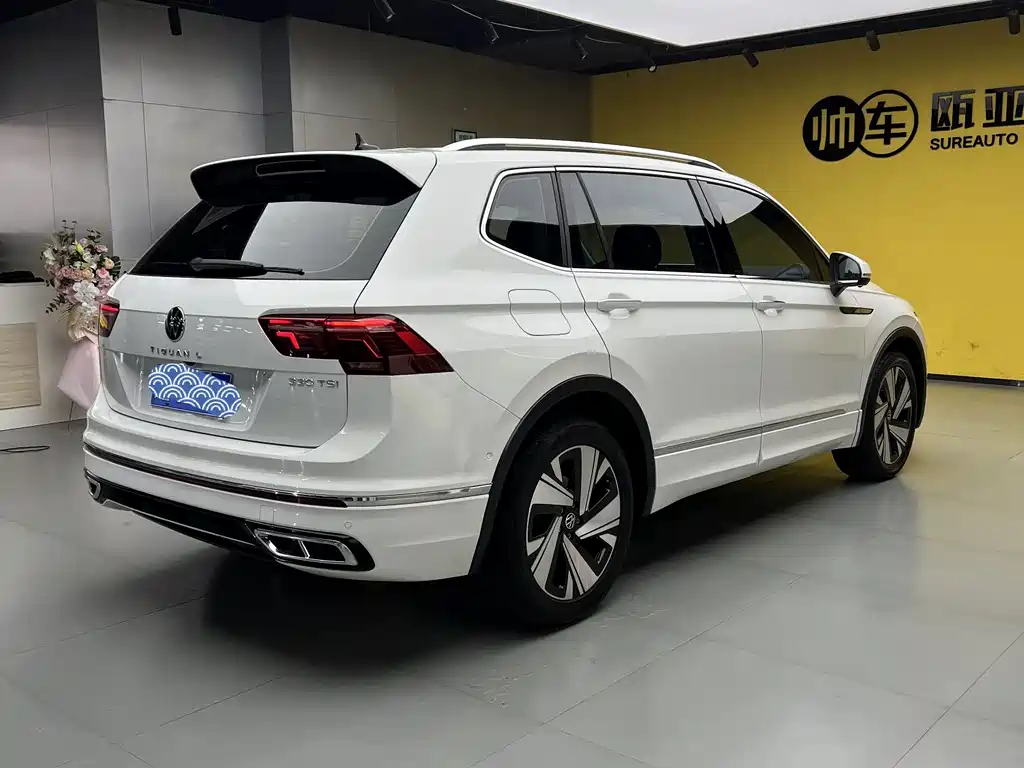 Volkswagen Tiguan L 2023 — фото 9