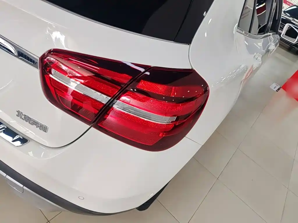 Mercedes-Benz GLA 2018 — фото 8