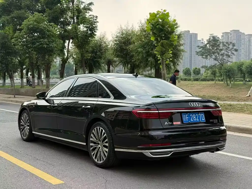Audi A8 2018 — фото 9
