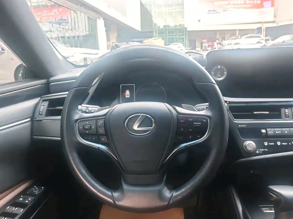 Lexus ES 2023 — фото 11