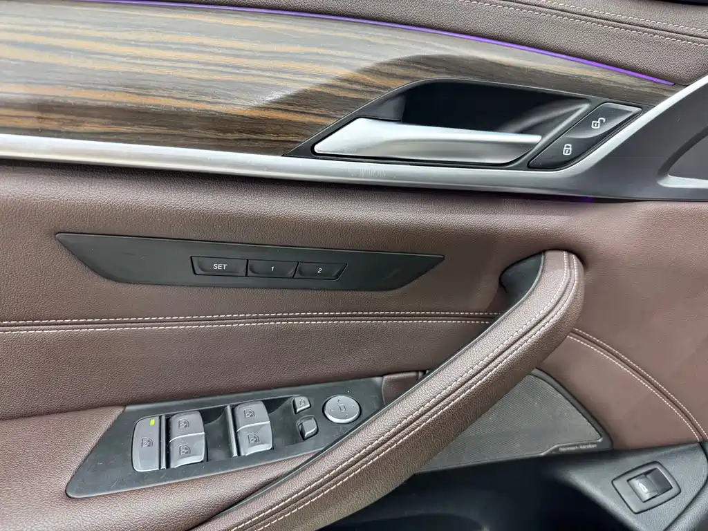 BMW 5 Series 2021 — фото 14