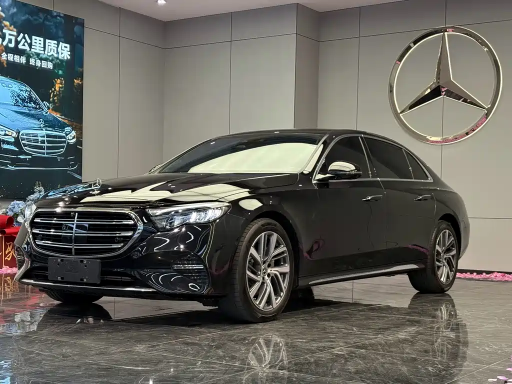Mercedes-Benz E-Class 2025 — фото 1