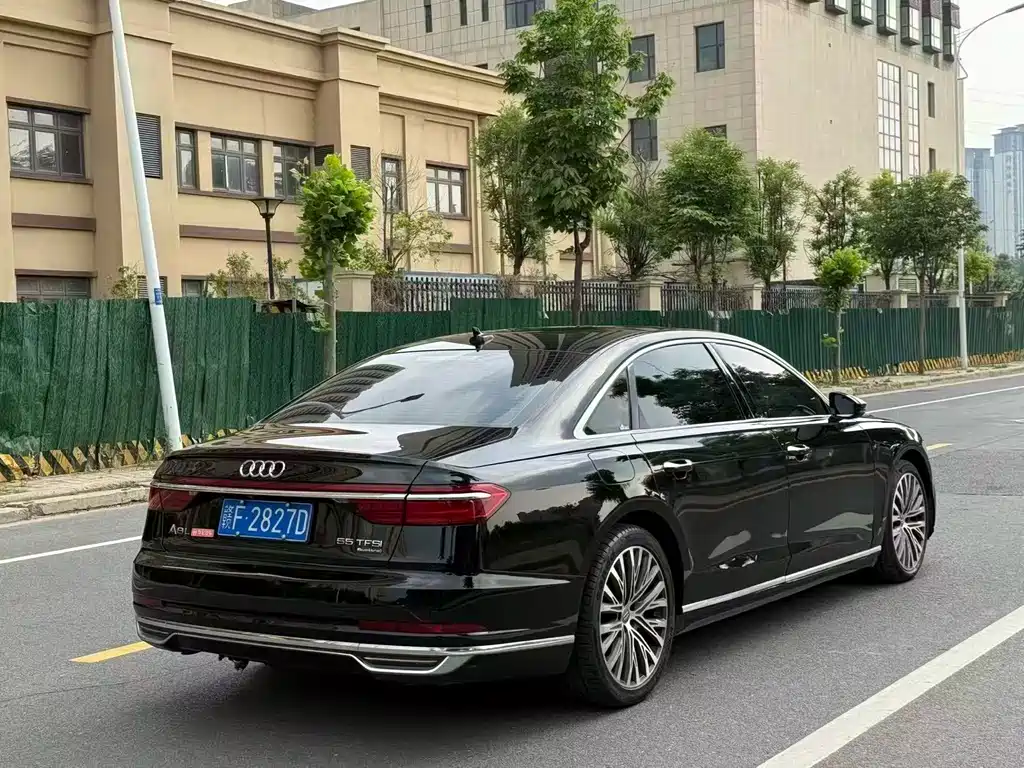 Audi A8 2018 — фото 7