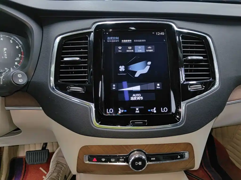 Volvo XC90 2017 — фото 13