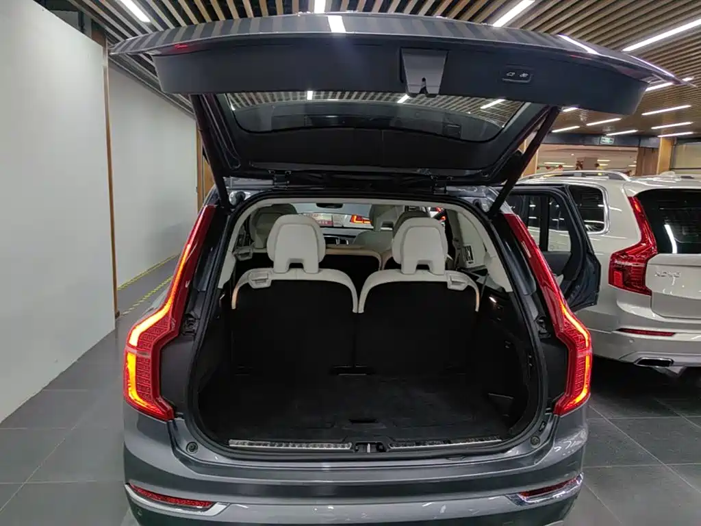 Volvo XC90 2017 — фото 19