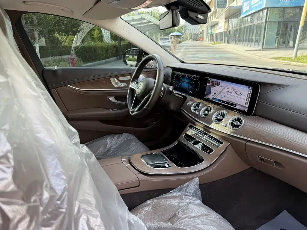Mercedes-Benz E-Class 2023 — фото 10