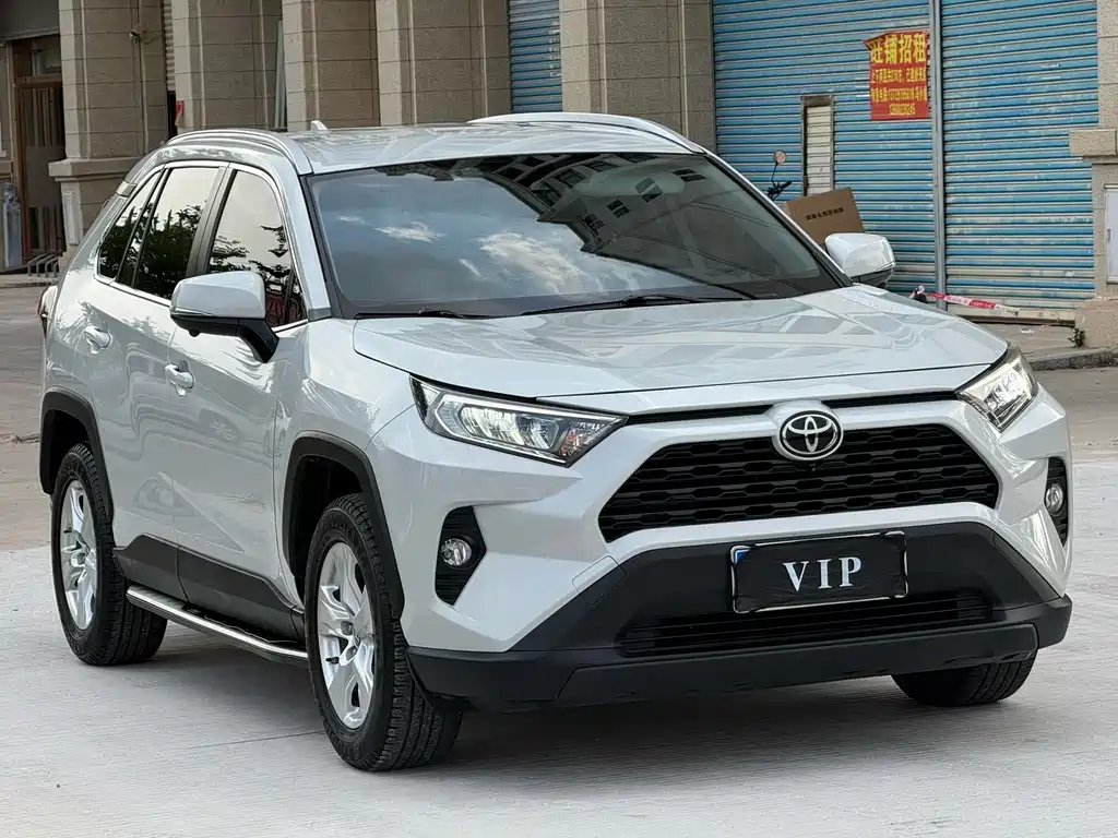 Toyota RAV4 2020 — фото 1