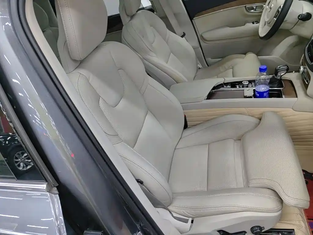 Volvo XC90 2017 — фото 25