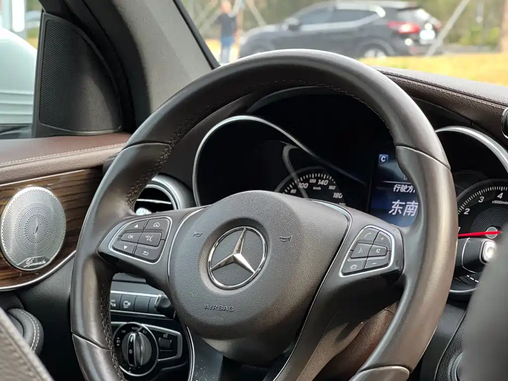Mercedes-Benz GLC 2017 — фото 14