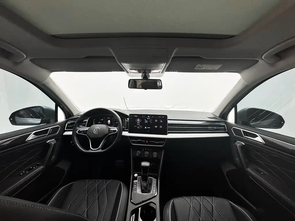 Volkswagen Tiguan L 2023 — фото 10