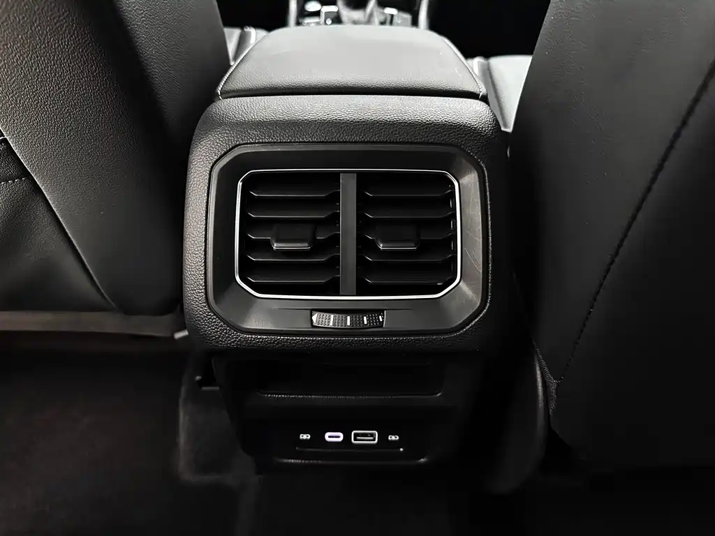 Volkswagen Tiguan L 2023 — фото 17