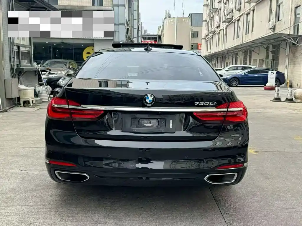 BMW 7 Series 2017 — фото 8