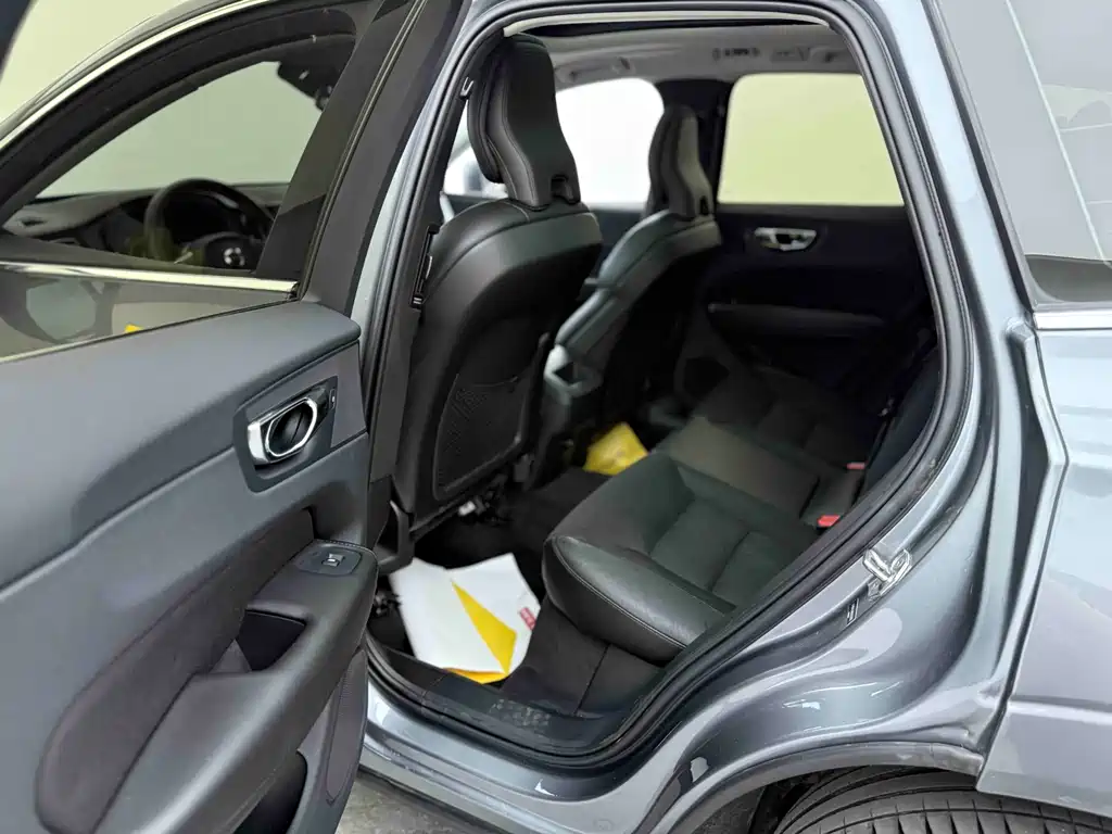Volvo XC60 2018 — фото 14