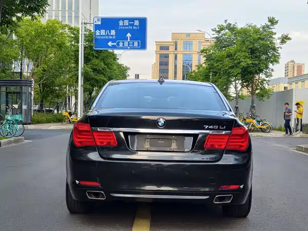 BMW 7 Series 2011