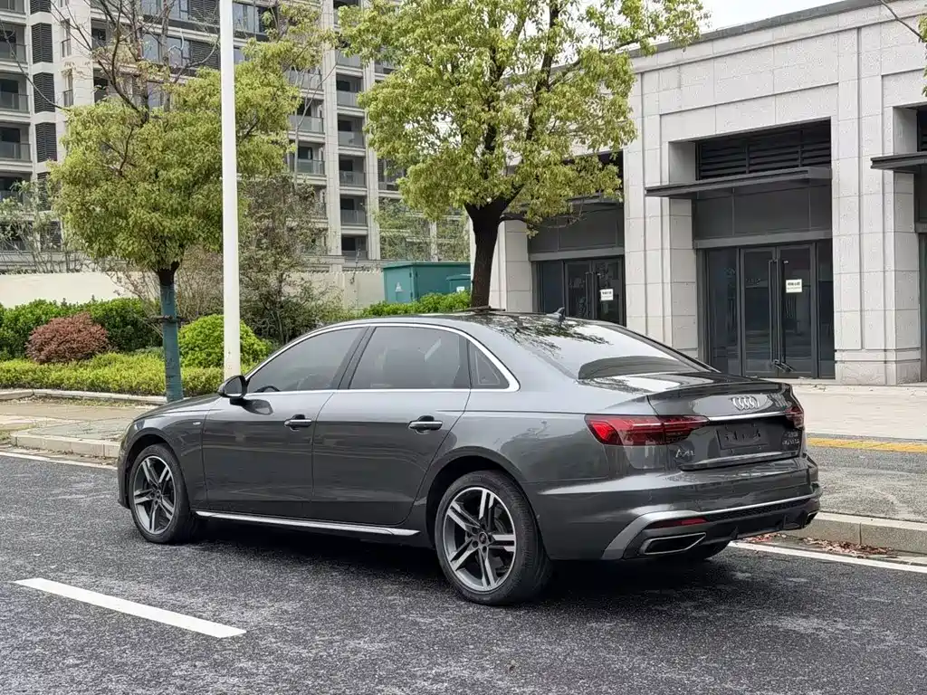 Audi A4L 2023 — фото 3