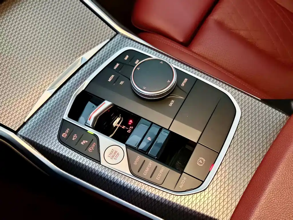 BMW 3 Series 2024 — фото 11