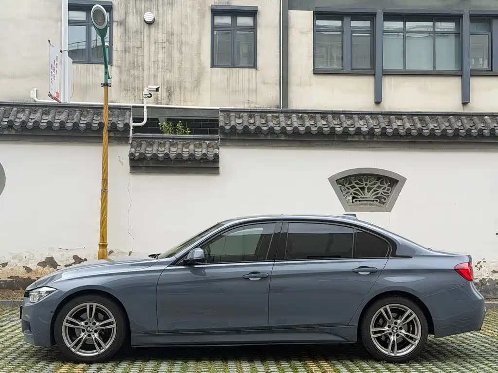 BMW 3 Series 2019 — фото 17