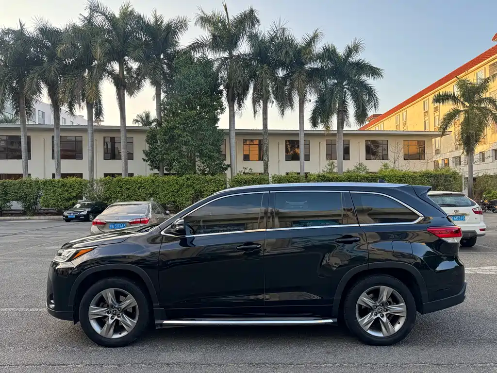 Toyota Highlander 2018 — фото 7