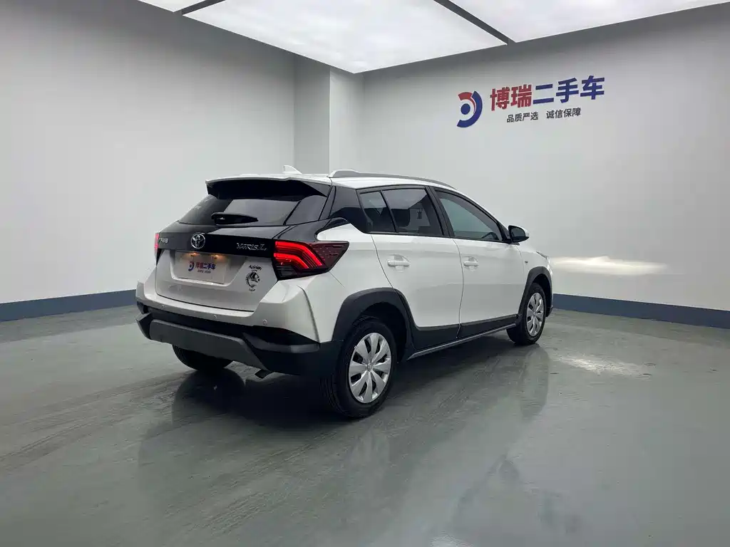 Toyota Yaris L 2022 — фото 7