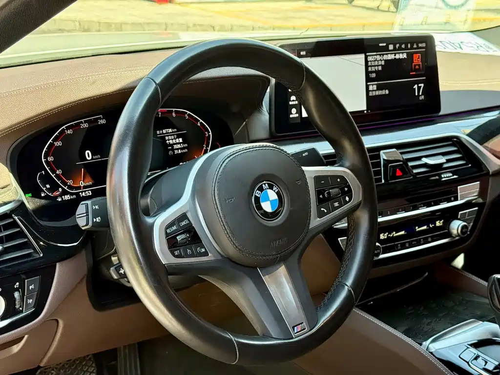 BMW 5 Series 2022 — фото 10