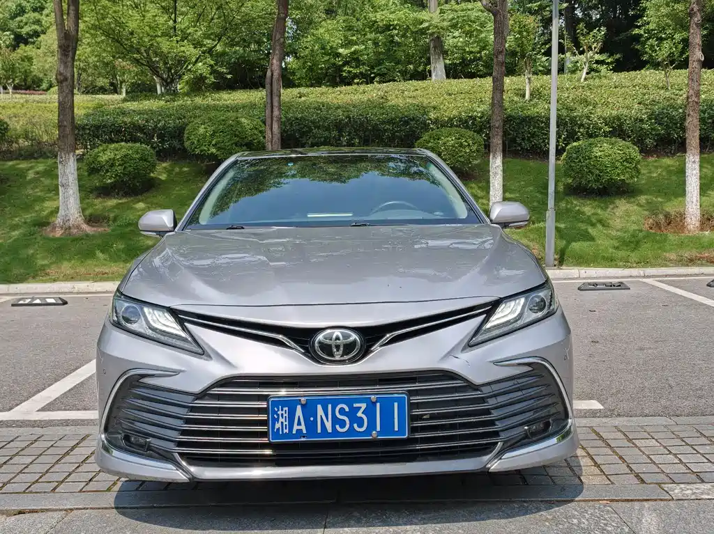 Toyota Camry 2022 — фото 2