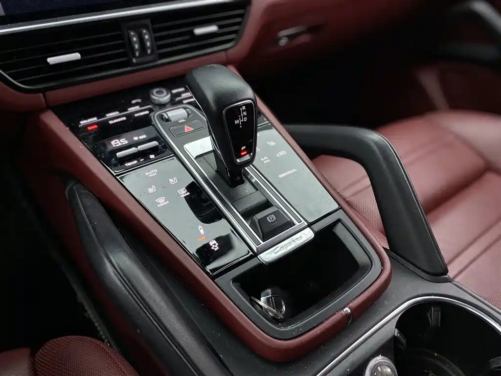 Porsche Cayenne Hybrid 2020 — фото 10