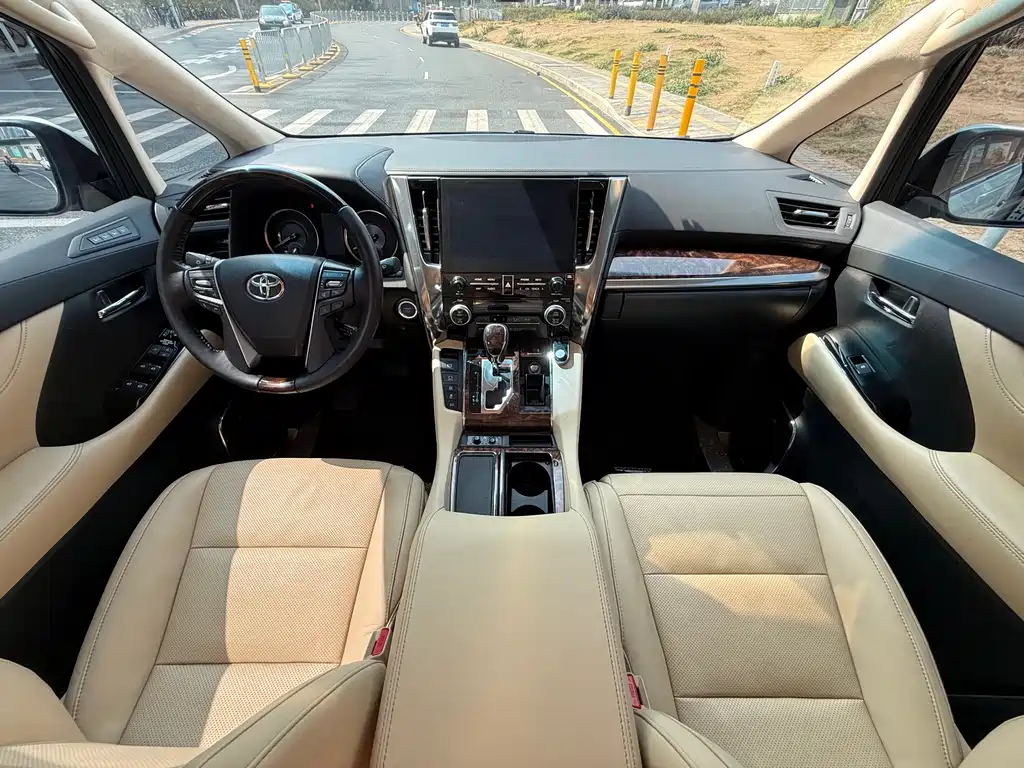 Toyota Alphard 2020 — фото 11