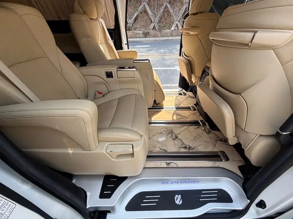 Toyota Alphard 2020 — фото 15