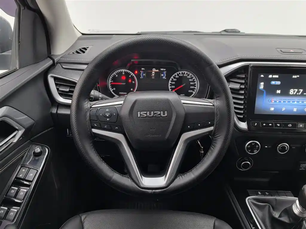 Isuzu D-MAX 2023 — фото 11