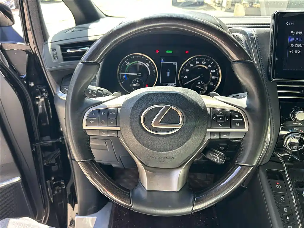 Lexus LM 2022 — фото 8