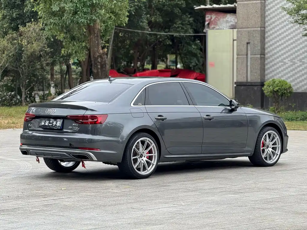 Audi A4L 2019 — фото 8