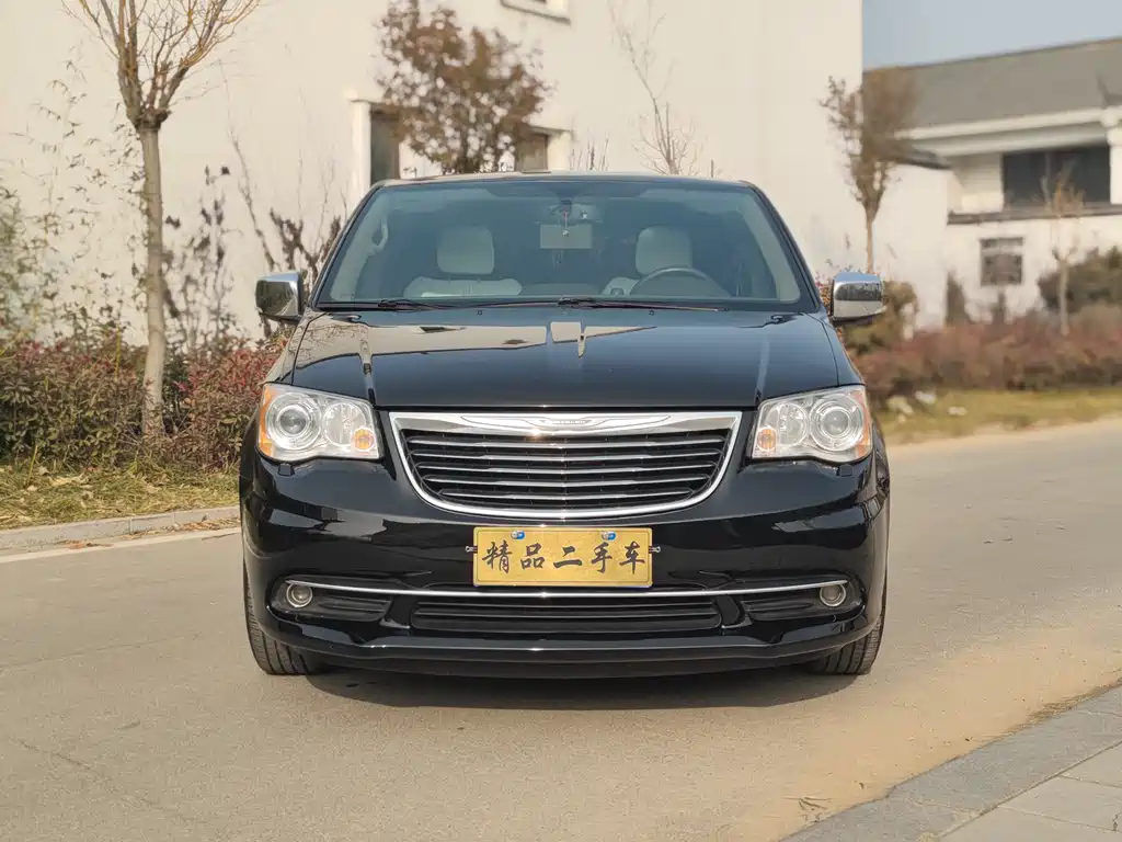 Chrysler Grand Voyager 2017 — фото 2