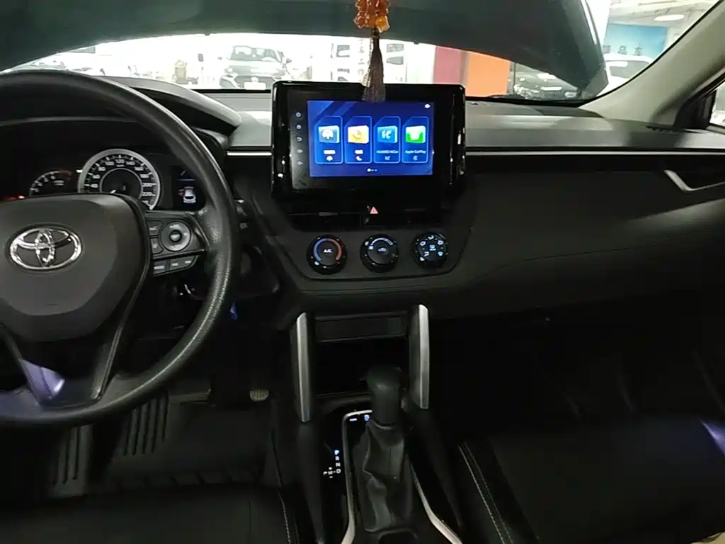 Toyota Corolla Cross 2023 — фото 13